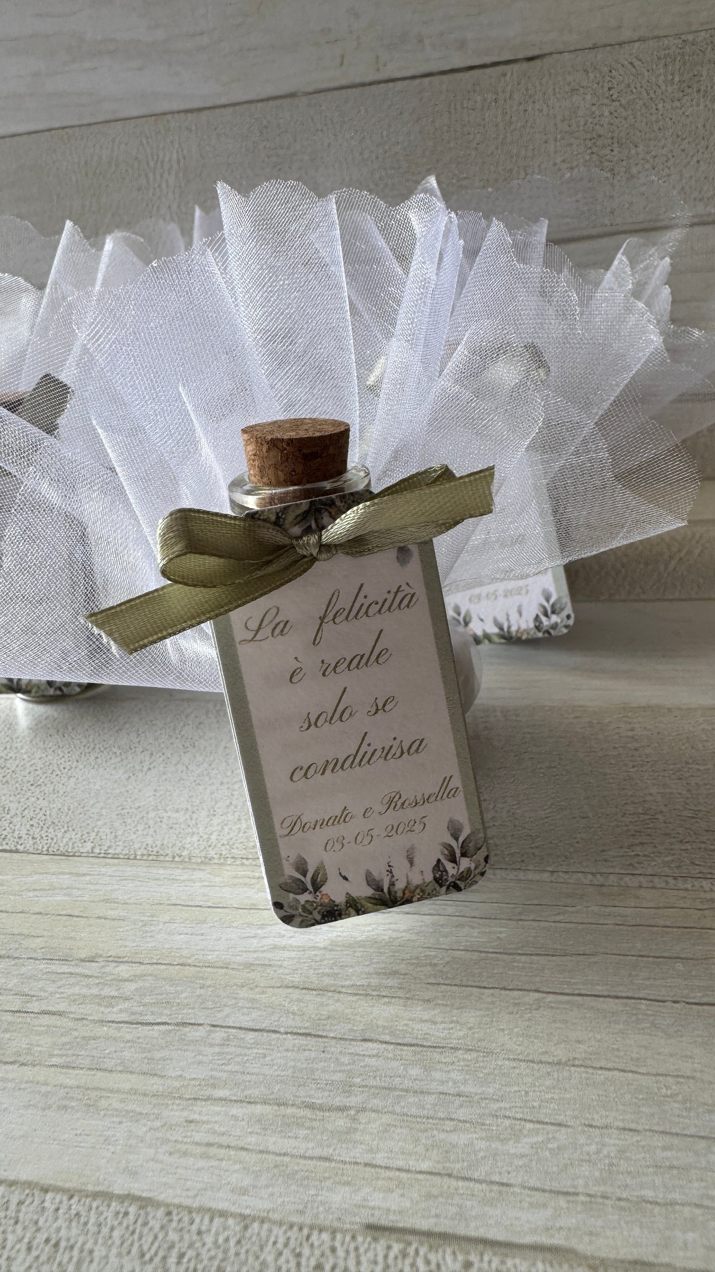 Segnaposto con spezie e confetti in provetta personalizzata