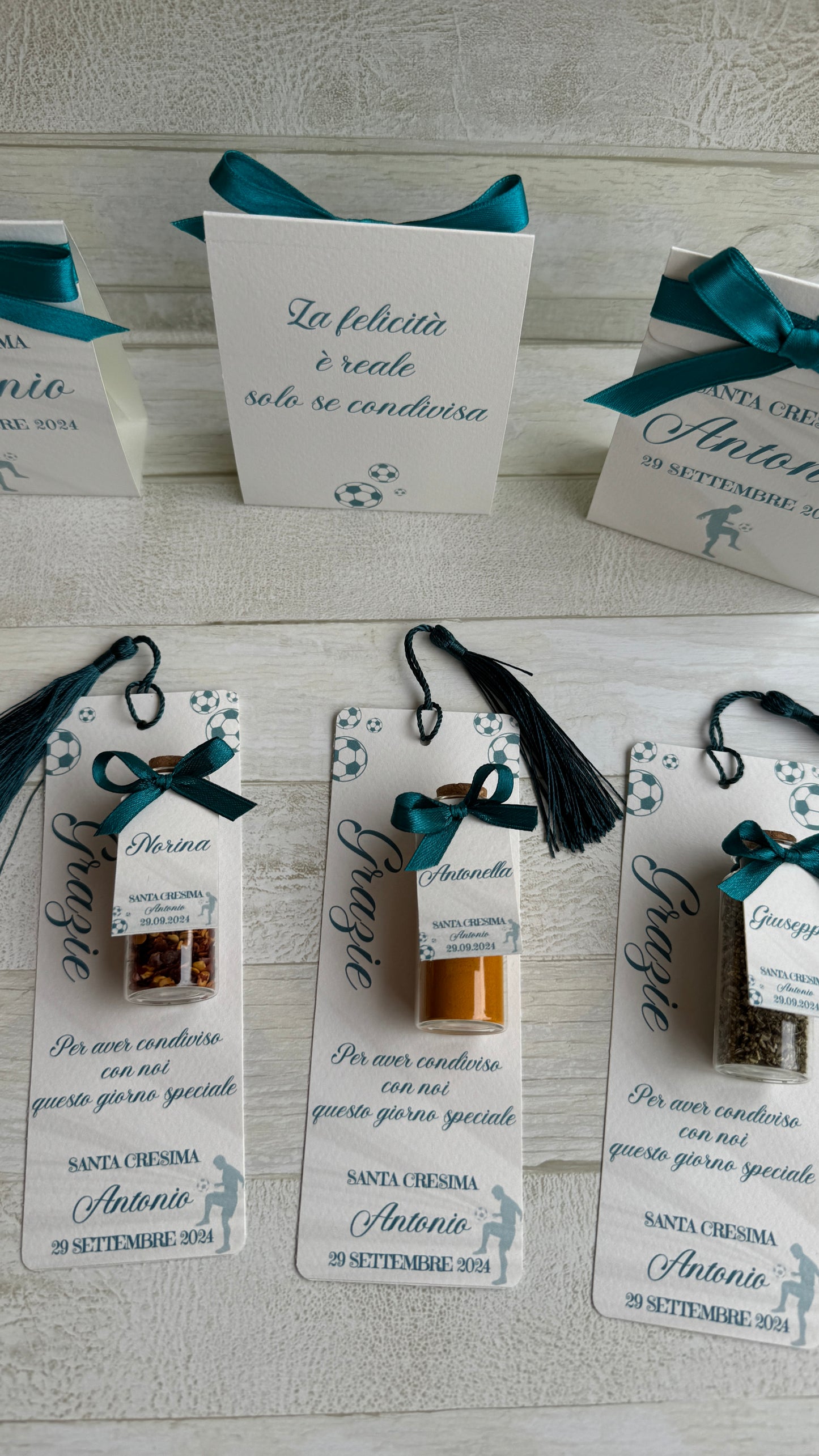 Segnaposto segnalibro con spezie in provette vetro