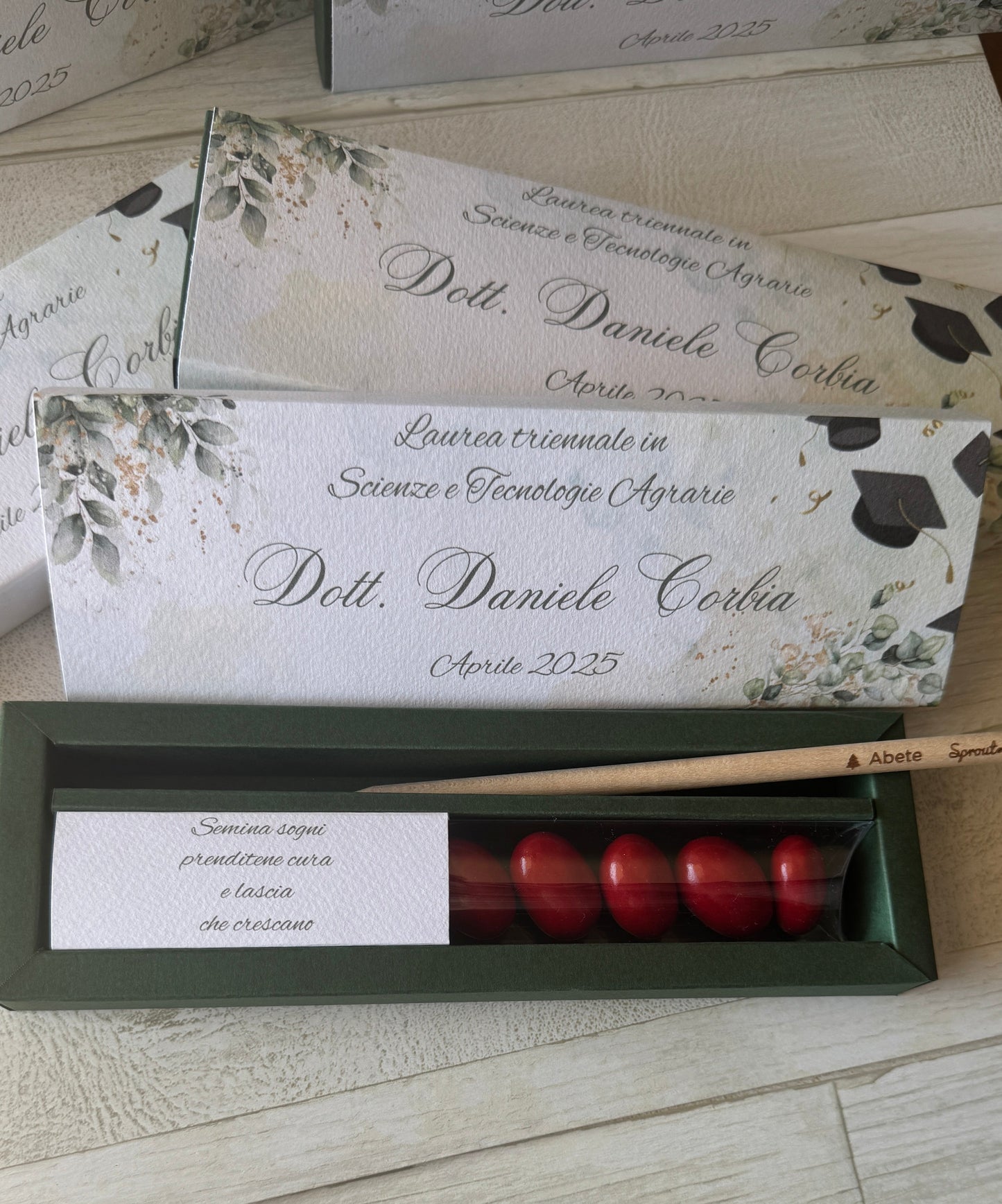 Cofanetto regalo personalizzato per Laurea con Matita Seminabile e Confetti
