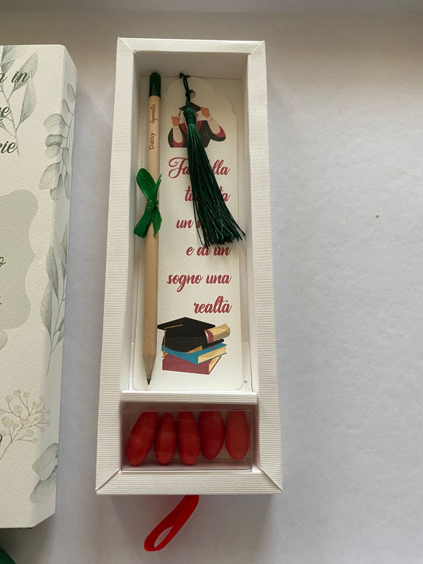 Cofanetto regalo personalizzato con Segnalibro e Matita Seminabile per Laurea