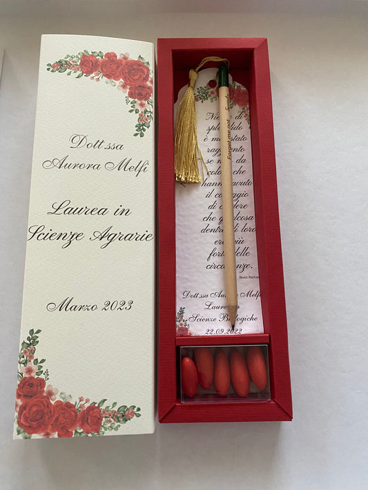 Cofanetto regalo personalizzato con Segnalibro, Matita Seminabile e 5 confetti per Laurea