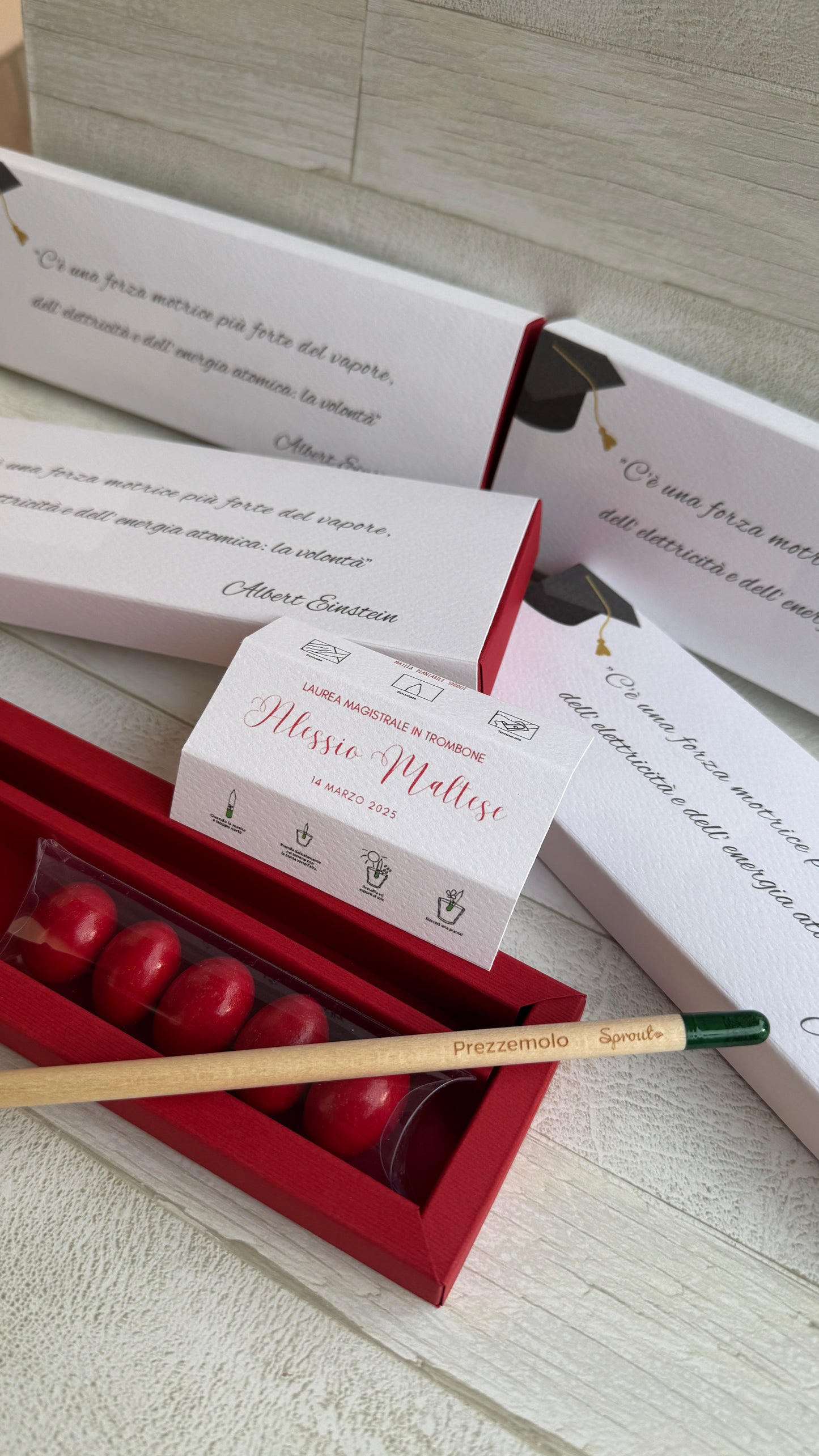 Cofanetto regalo personalizzato per Laurea con Matita Seminabile e Confetti
