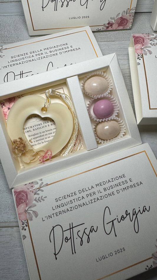 Cofanetto personalizzato Laurea con profumatore in cera di soia e confetti