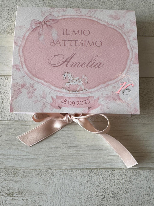 Bomboniera a Libro Personalizzata Battesimo – con Giostrina in Cera di Soia e Confetti