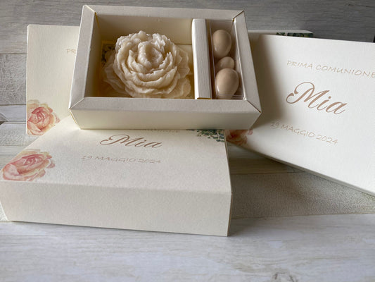 Peonia in cera di soia in cofanetto regalo personalizzato Comunione-Cresima