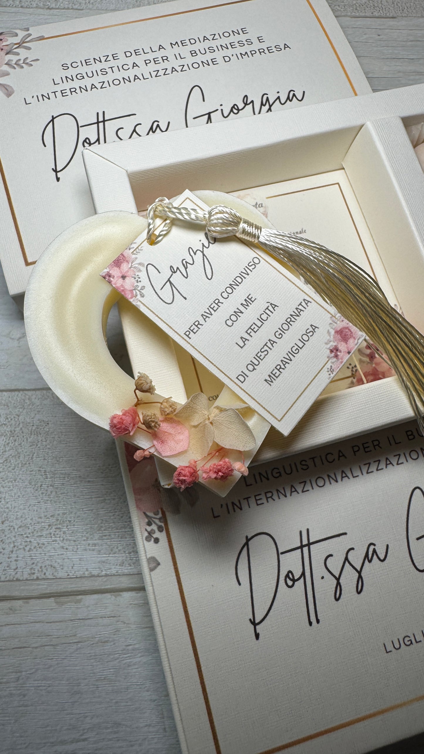 Cofanetto personalizzato Laurea con profumatore in cera di soia e confetti