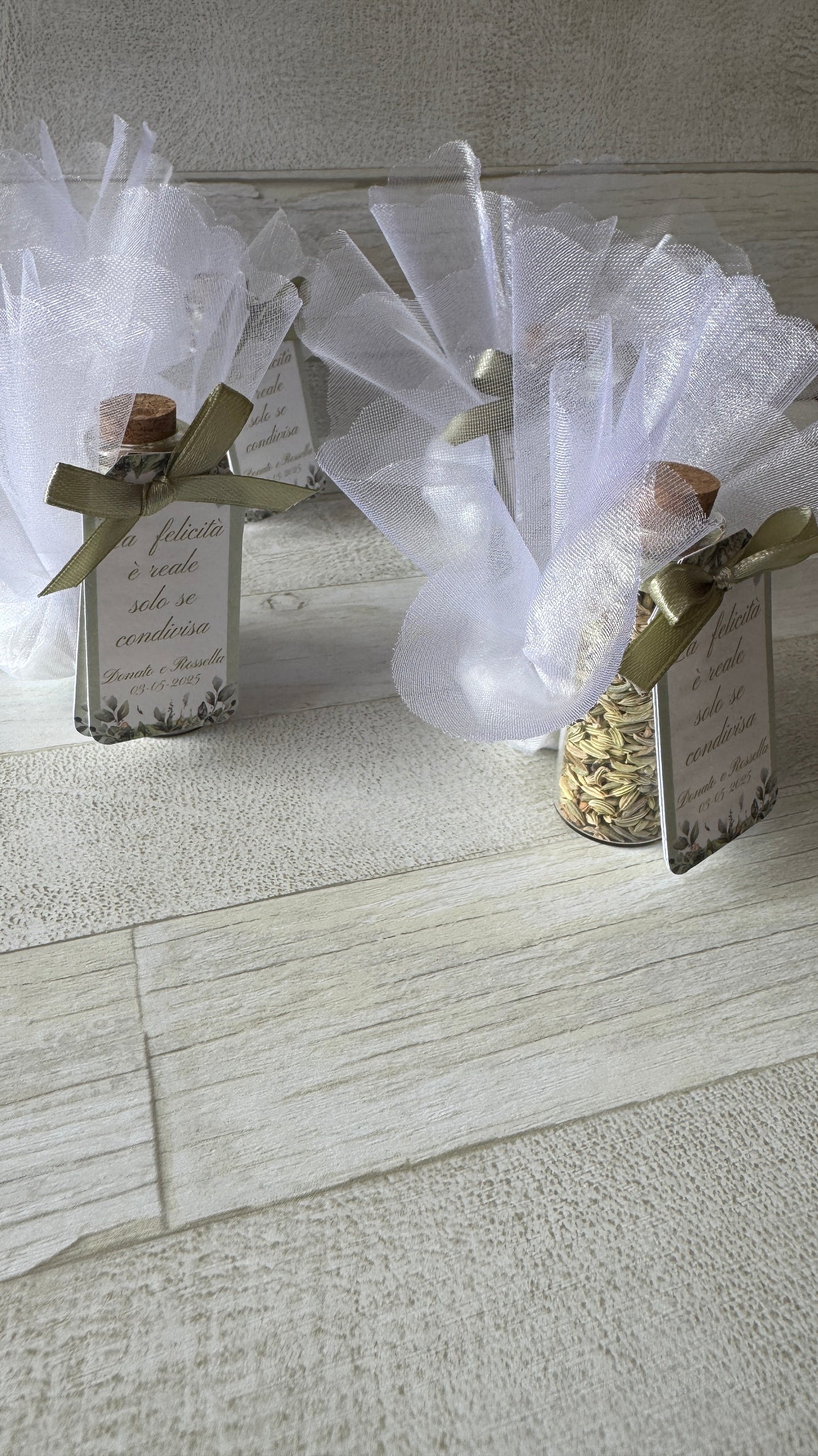 Segnaposto con spezie e confetti in provetta personalizzata