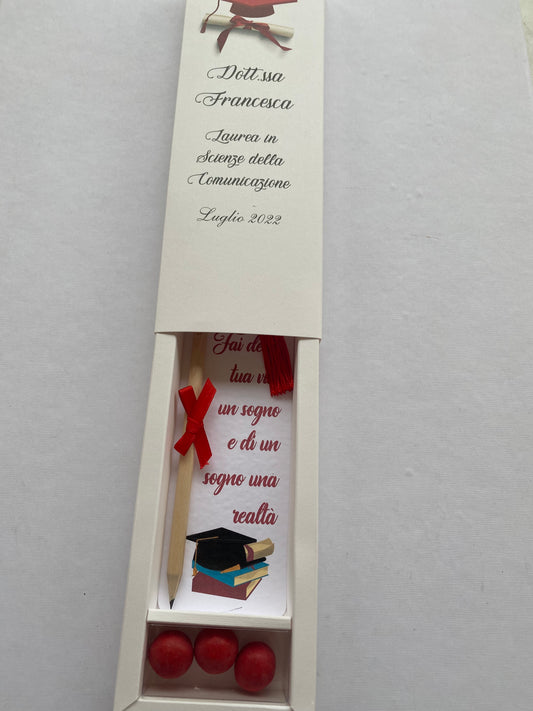 Cofanetto regalo personalizzato con Segnalibro, Matita Seminabile e 3 confetti per Laurea