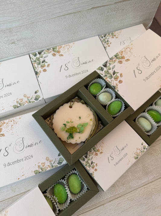 Cofanetto personalizzato Compleanno con profumatore in cera di soia e confetti