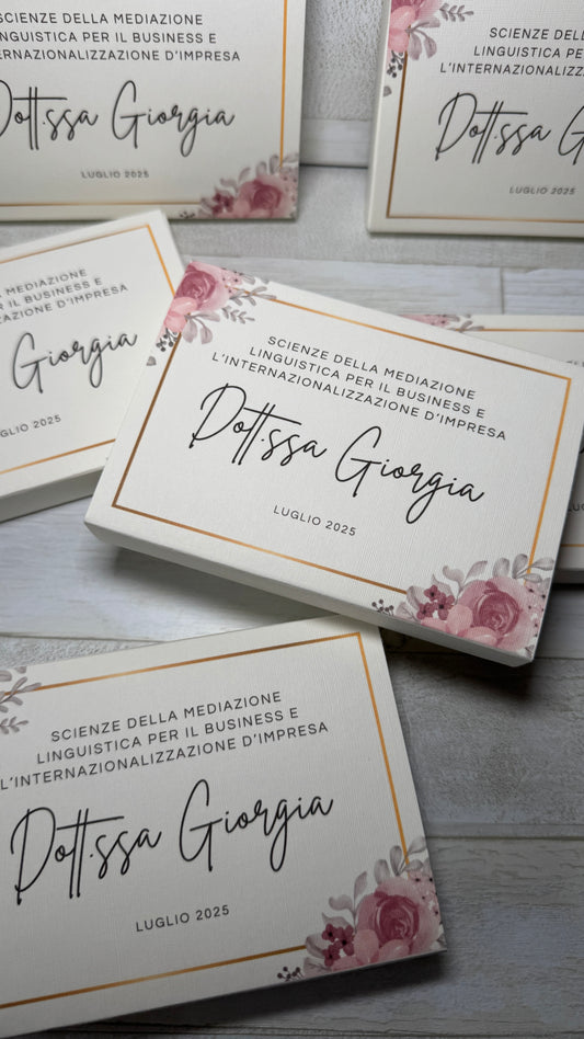 Cofanetto personalizzato Laurea con profumatore in cera di soia e confetti