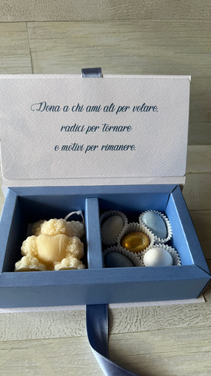 Bomboniera Battesimo con Orsetto Cuore Profumato in Cera di Soia – a Libro