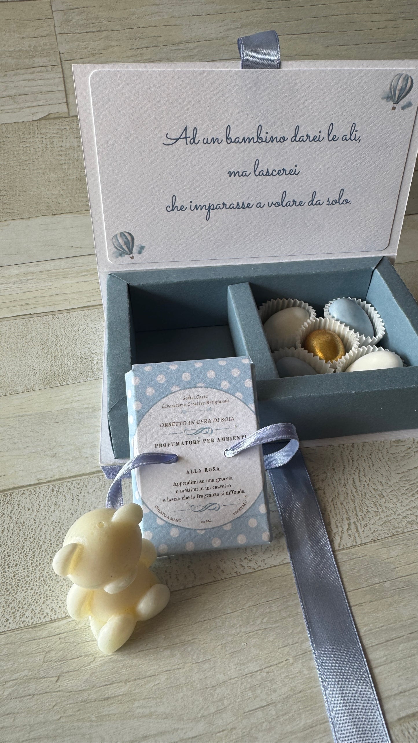 Bomboniera Battesimo con Orsetto Baby Profumato in Cera di Soia - Cofanetto a Libro
