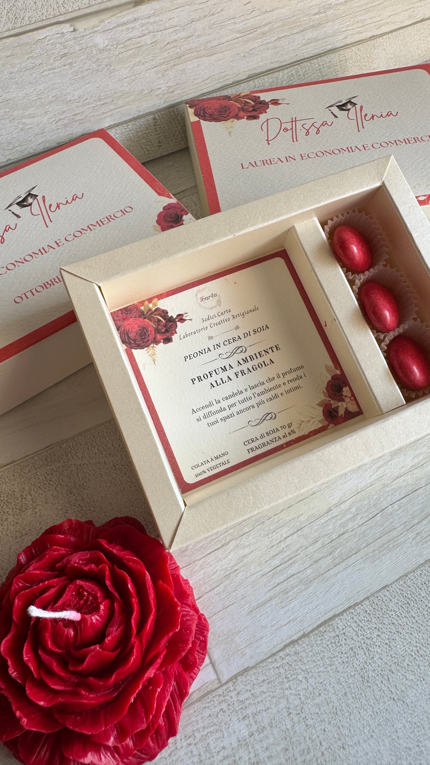 Peonia in cera di soia in cofanetto regalo personalizzato Laurea