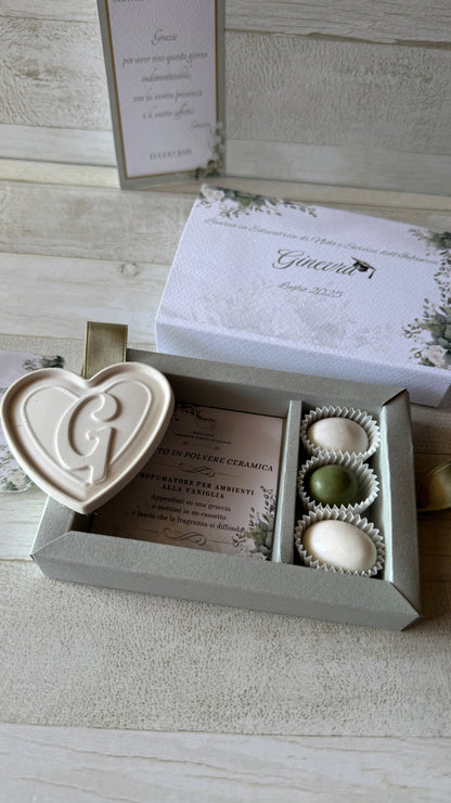 Cuore in polvere di ceramica in confezione regalo con confetti