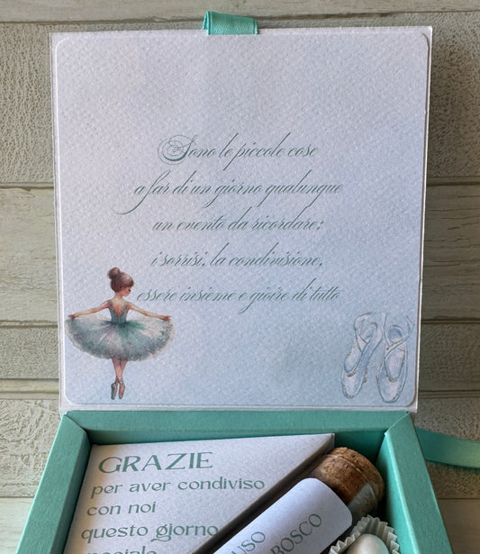Cofanetto regalo a libro personalizzato con spezie e confetti