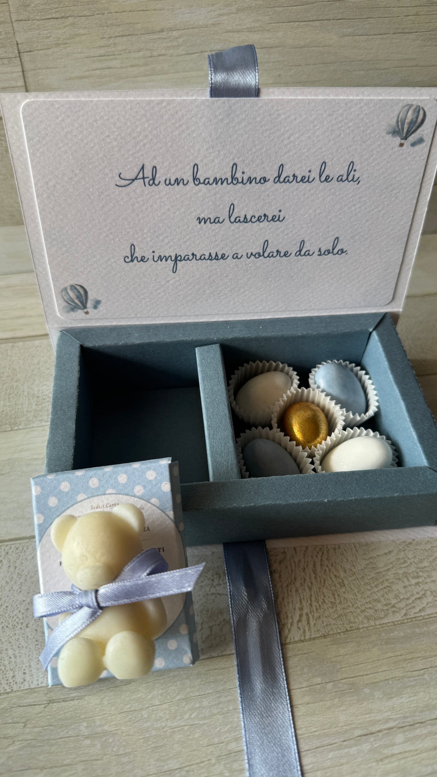 Bomboniera Battesimo con Orsetto Baby Profumato in Cera di Soia - Cofanetto a Libro