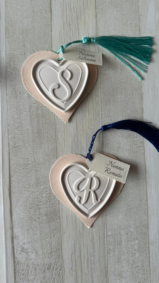 Segnaposto cuore lettera gessetto profumato personalizzato Comunione & Cresima