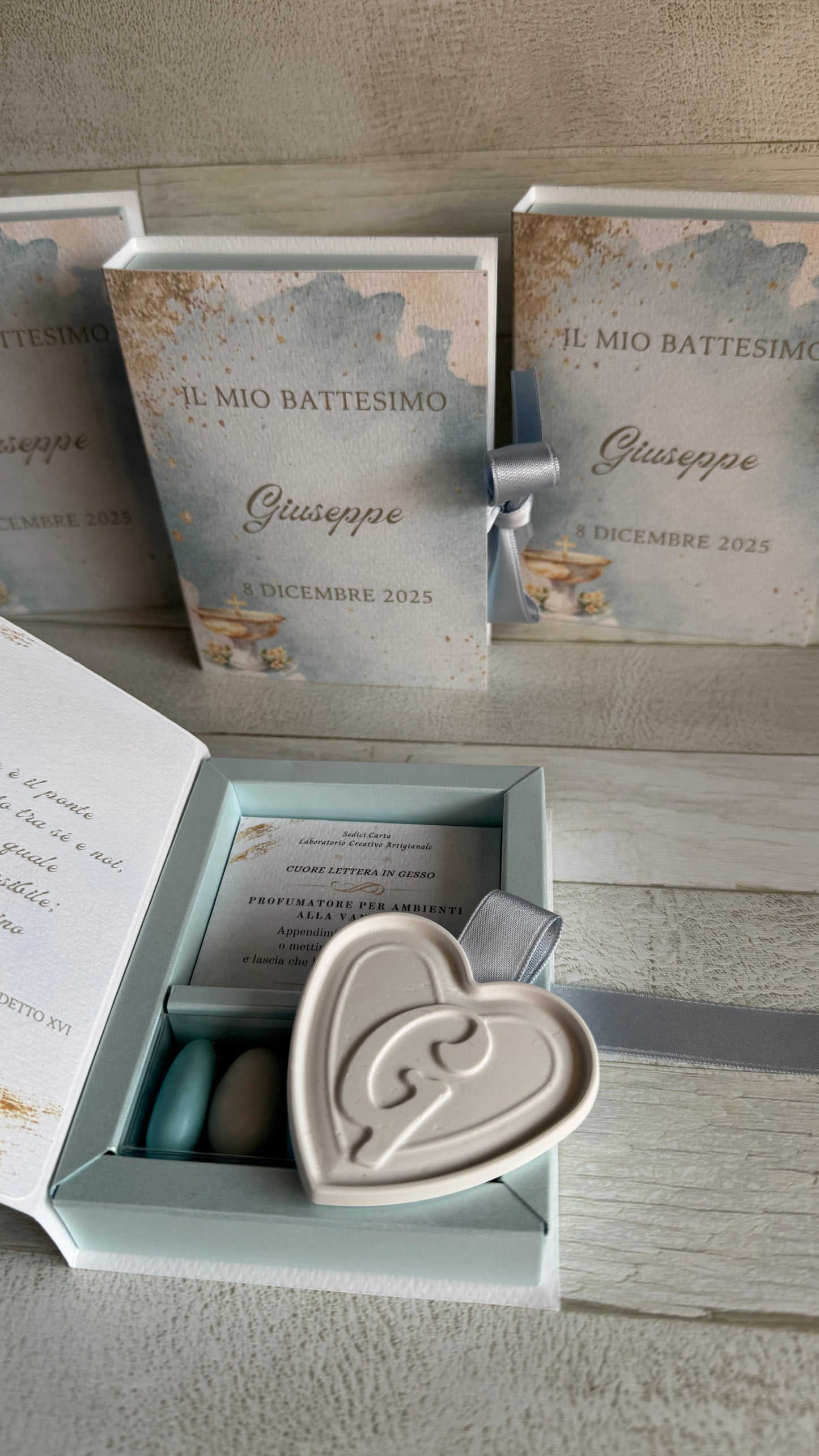 Bomboniera Battesimo con Cuore in Gesso Profumato - Cofanetto a Libro