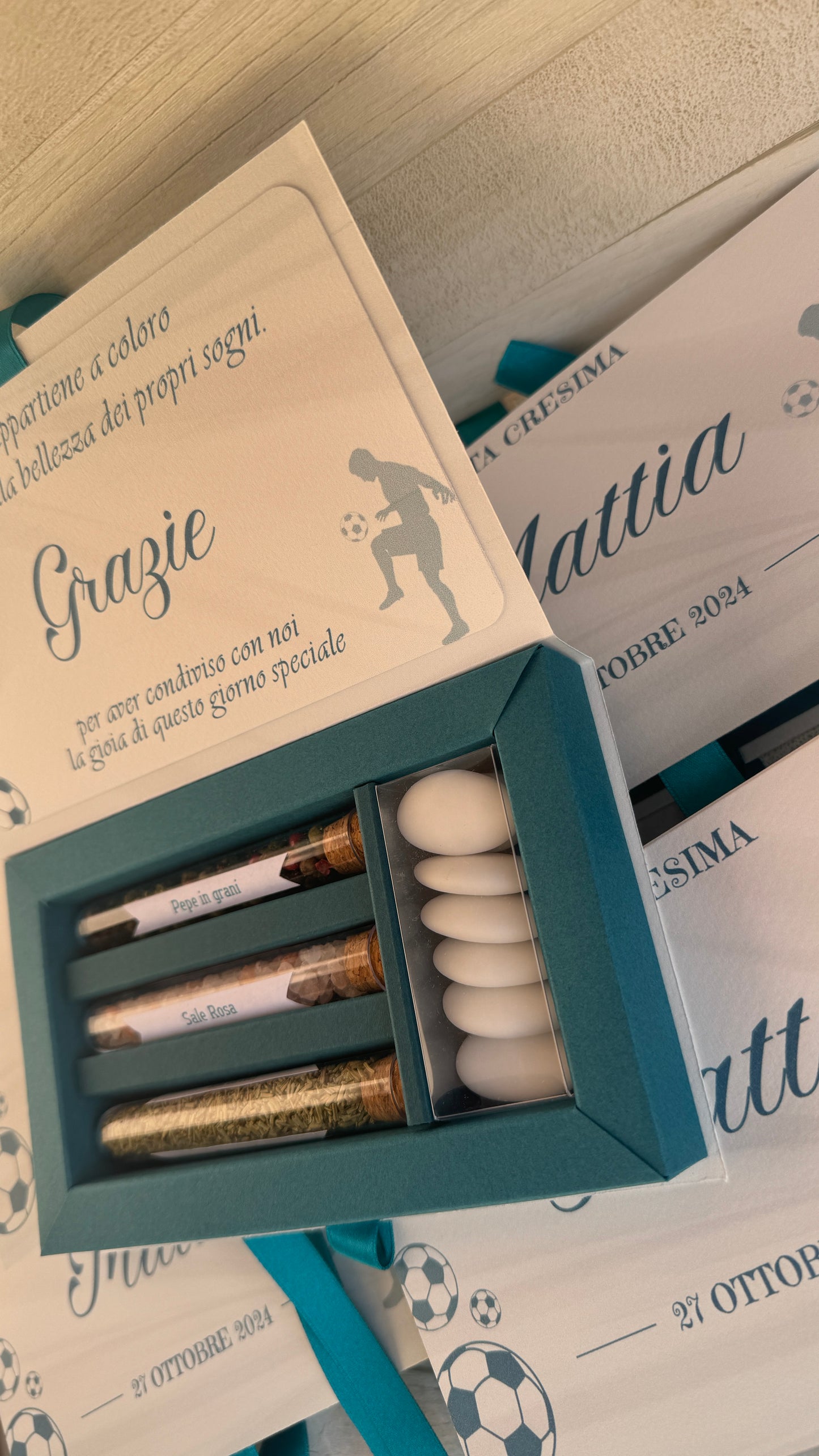 Bomboniera Comunione e Cresima – Cofanetto a Libro con Set di 3 Spezie