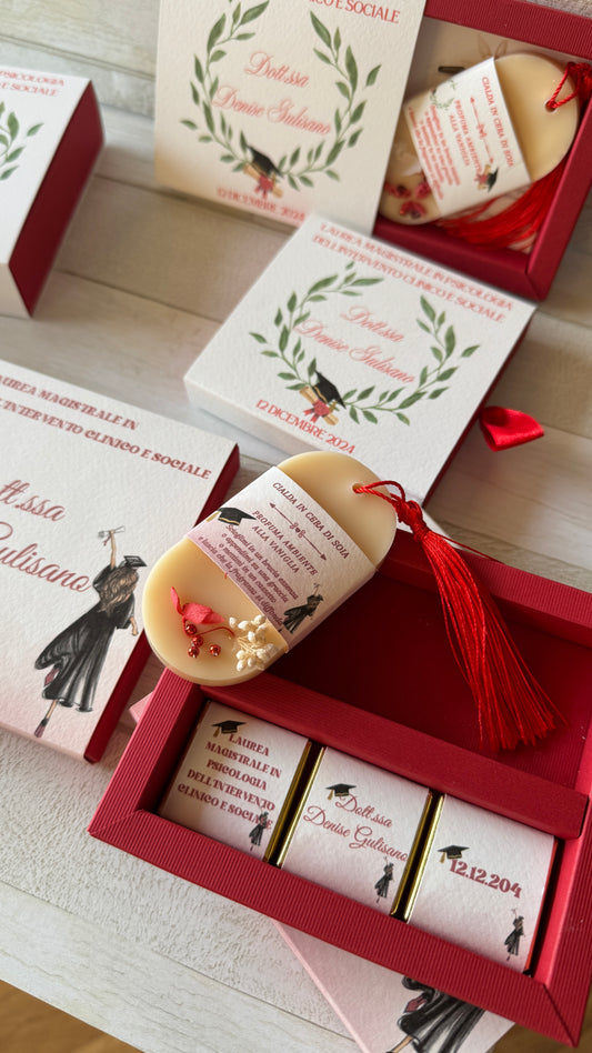 Bomboniera Laurea – Cofanetto a Scorrimento con Profumatore in Cera di Soia e Cioccolatini Personalizzati