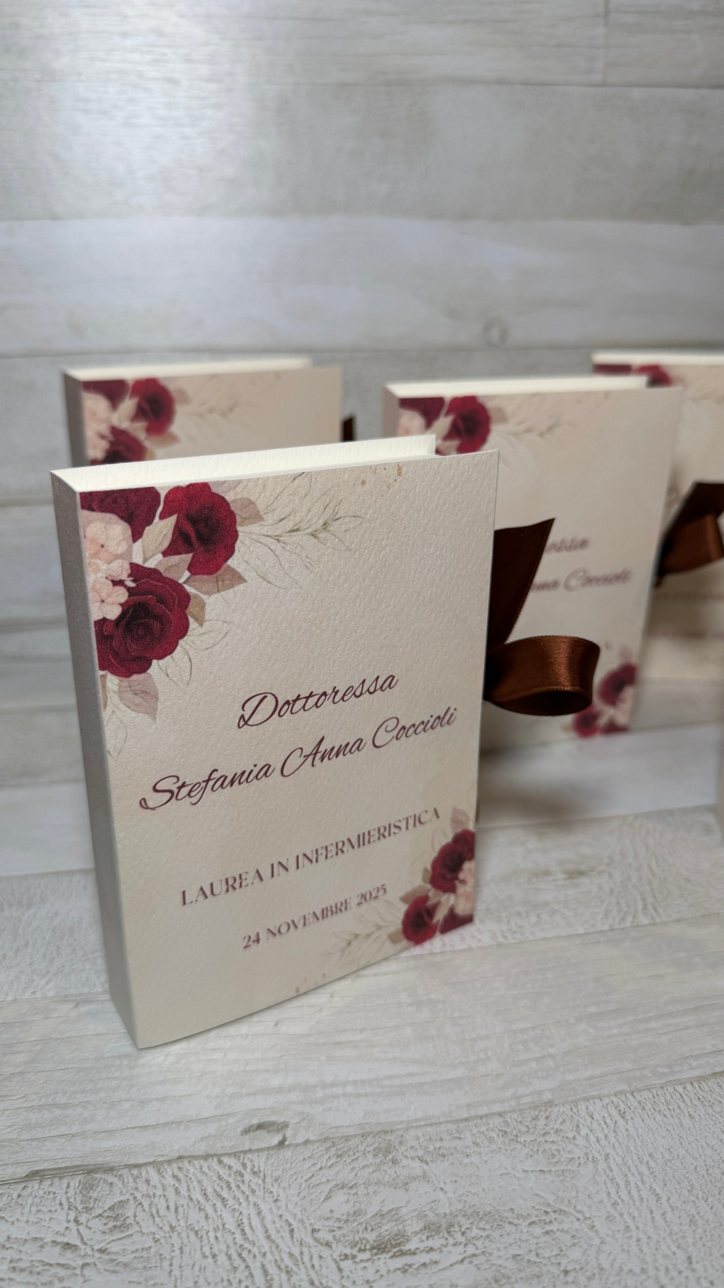 Bomboniera Laurea a Libro con Cuore in Gesso Profumato – Apertura Laterale