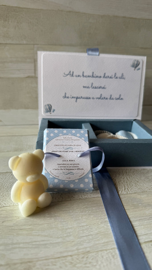Bomboniera Battesimo – Cofanetto a Libro con Candela in Cera di Soia – Orsetto Piccolo