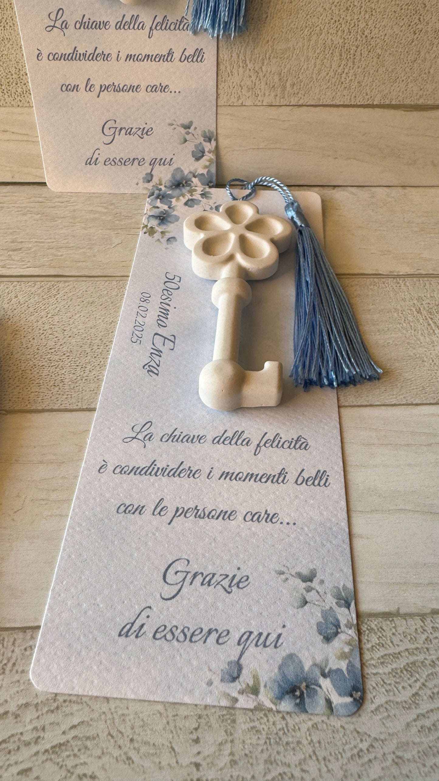 Segnaposto Compleanno – Segnalibro con Profumatore "Chiave" in Gesso
