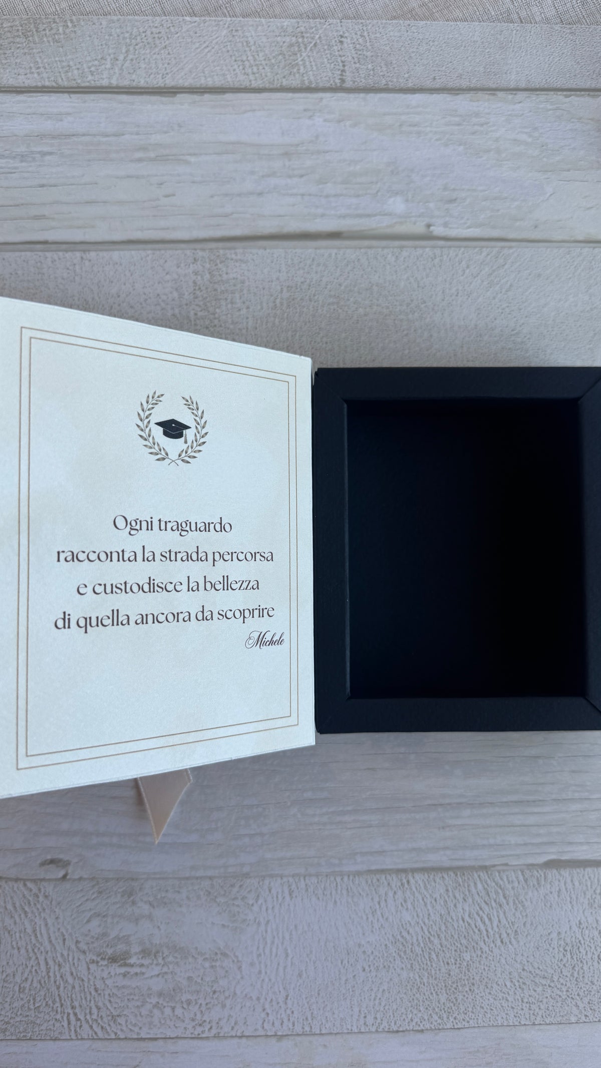 Porta confetti Laurea – Cofanetto a Libro Degustazione (9 Confetti)
