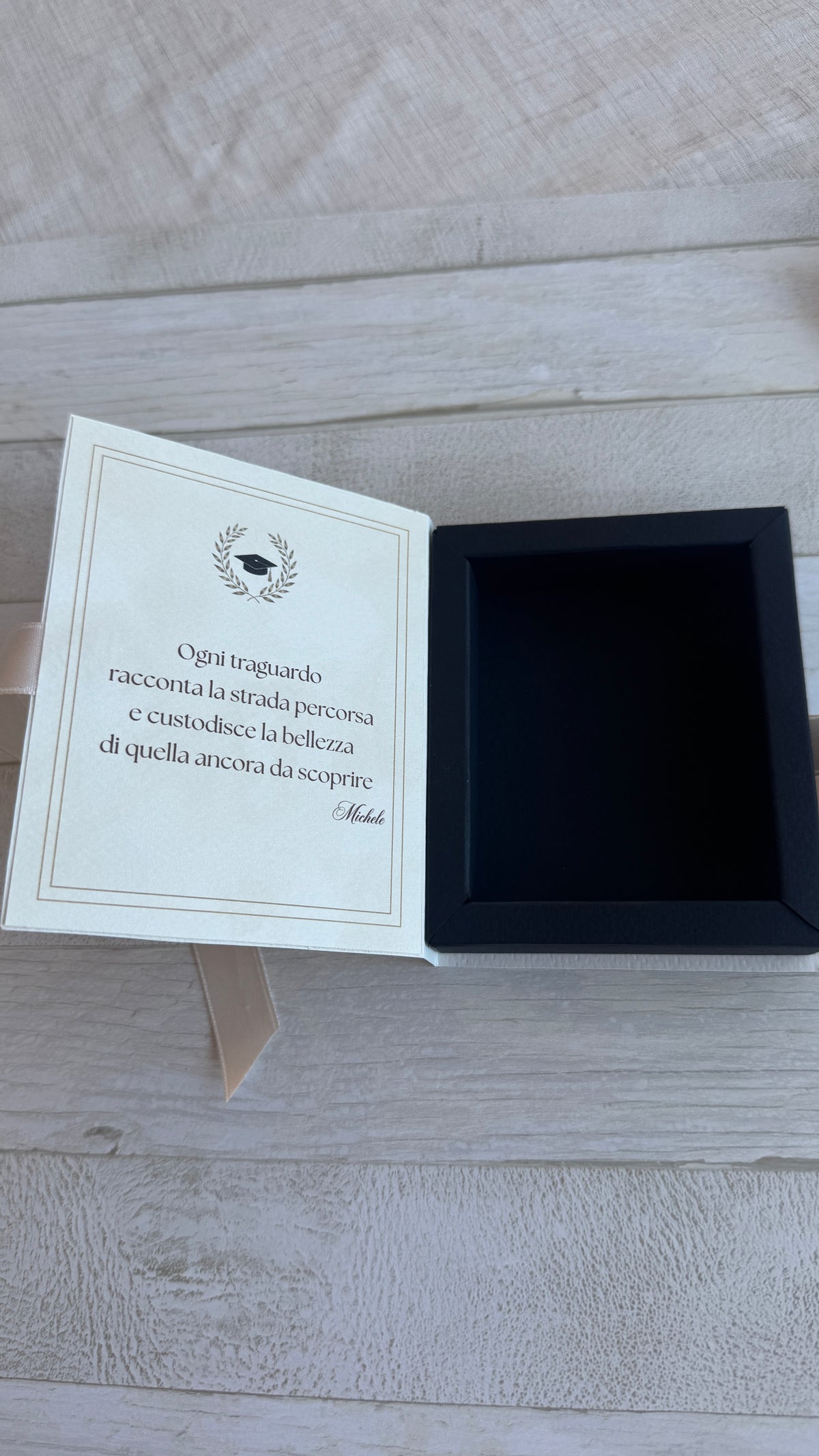 Porta confetti Laurea – Cofanetto a Libro Degustazione (9 Confetti)