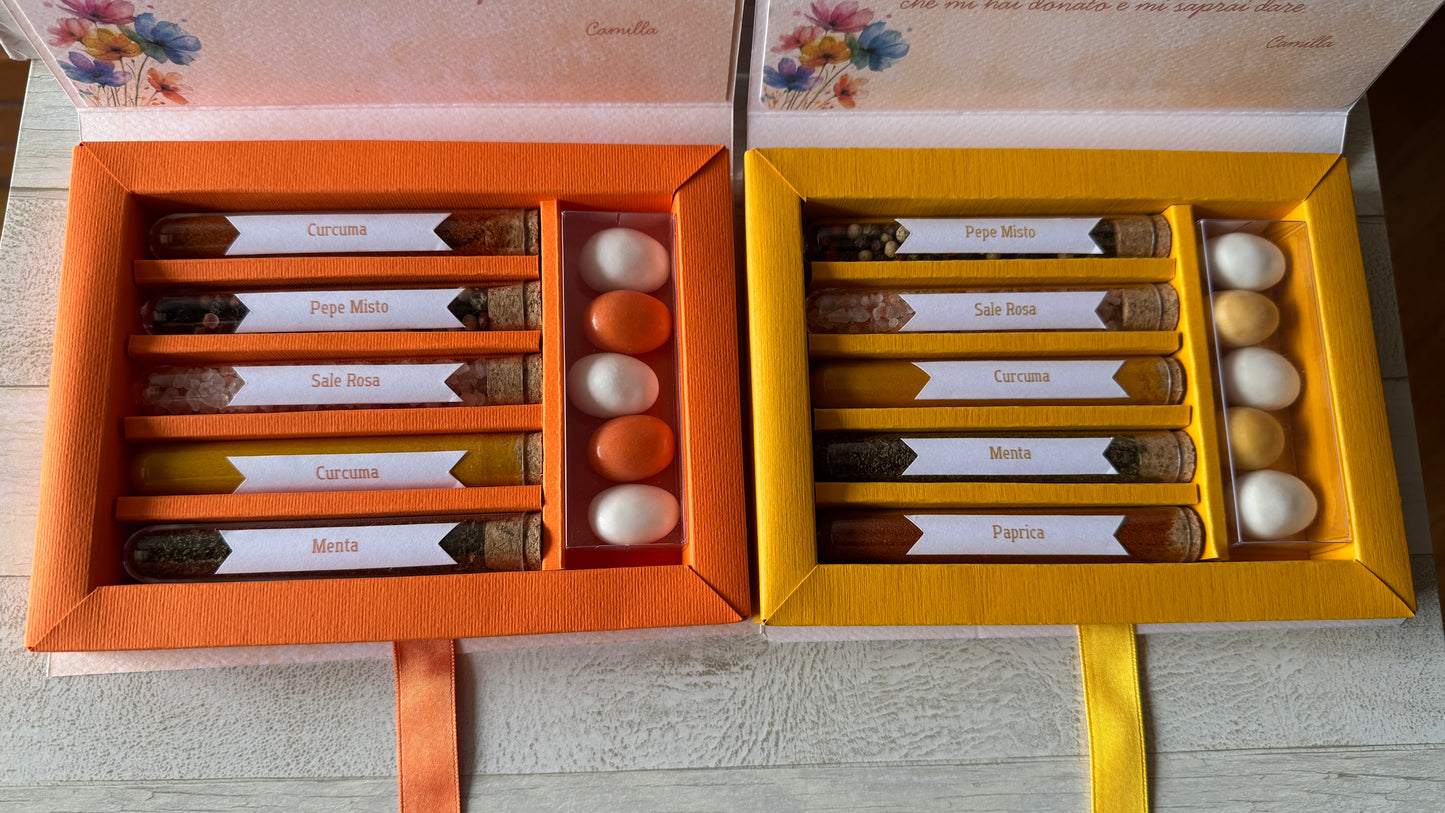 Bomboniera Battesimo – Cofanetto a Libro con Set di 5 Spezie