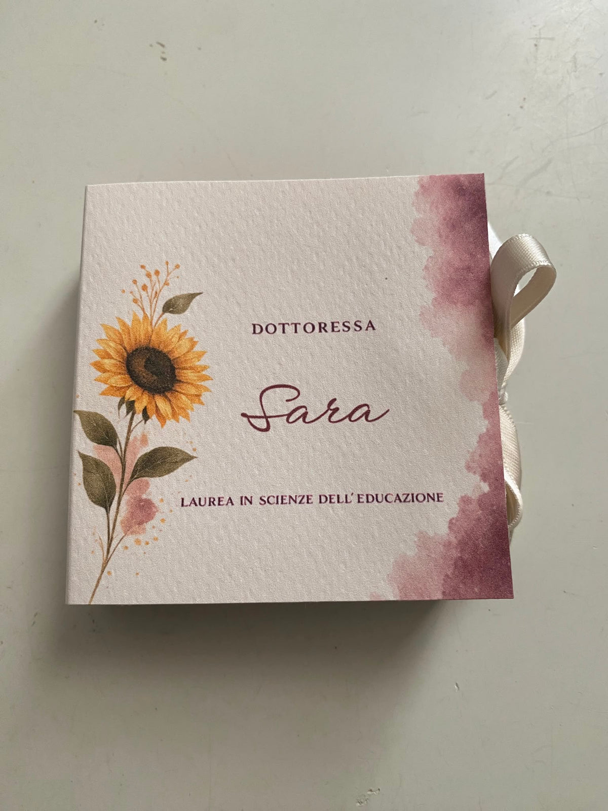 Bomboniera Laurea con Girasole Profumato in Cera di Soia - Cofanetto a Libro