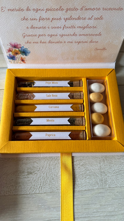 Bomboniera Battesimo – Cofanetto a Libro con Set di 5 Spezie