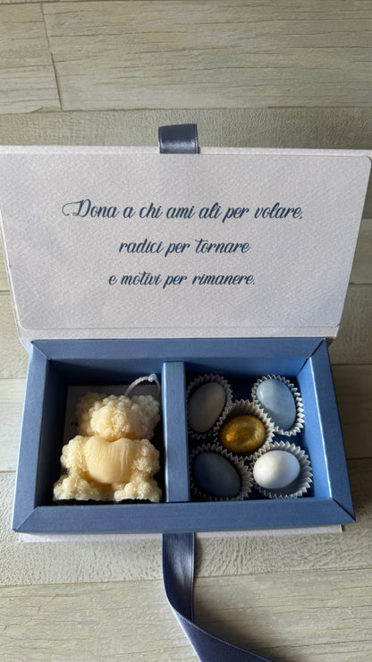 Bomboniera Battesimo con Orsetto Cuore Profumato in Cera di Soia – a Libro