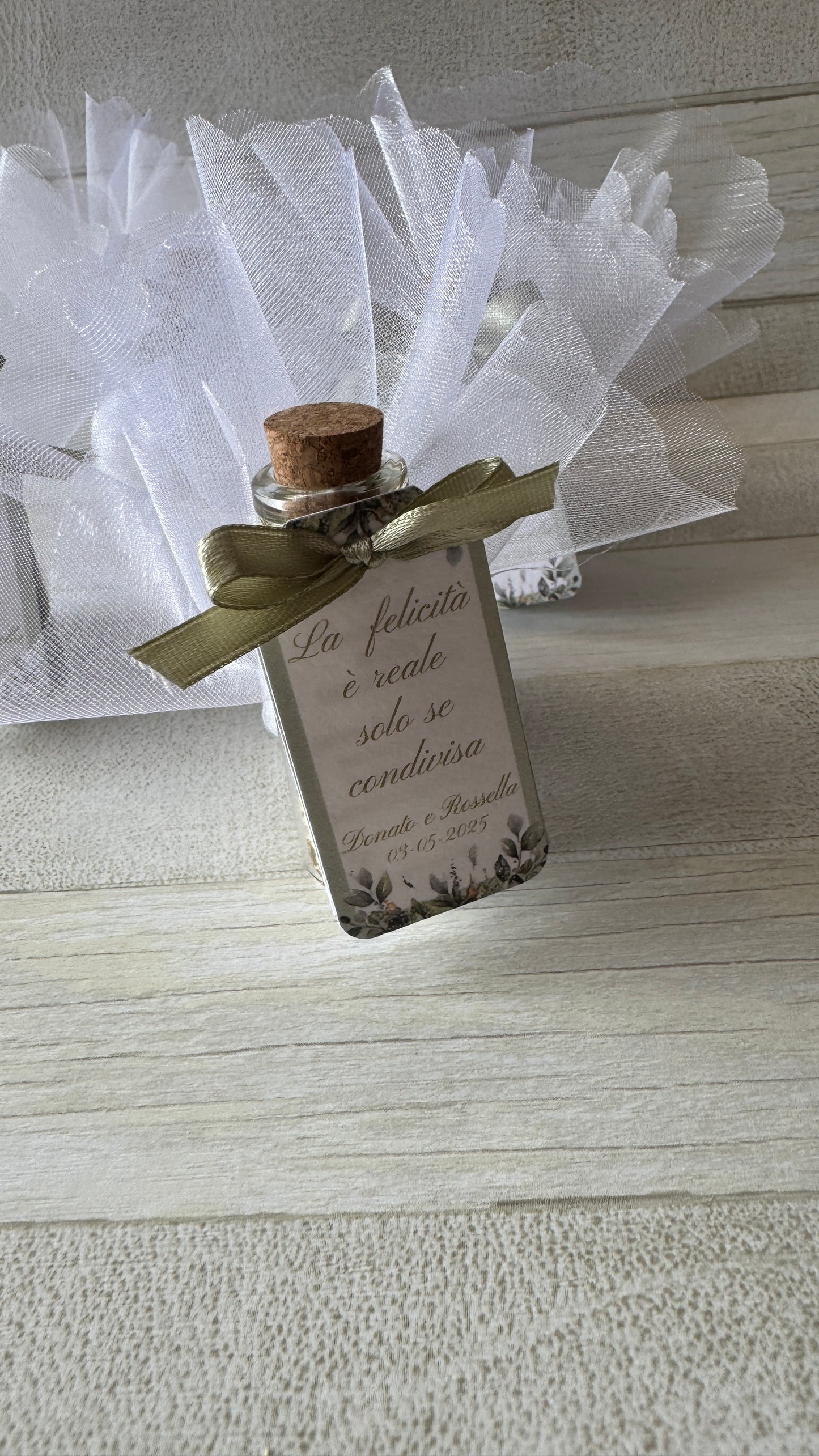 Segnaposto con spezie e confetti in provetta personalizzata