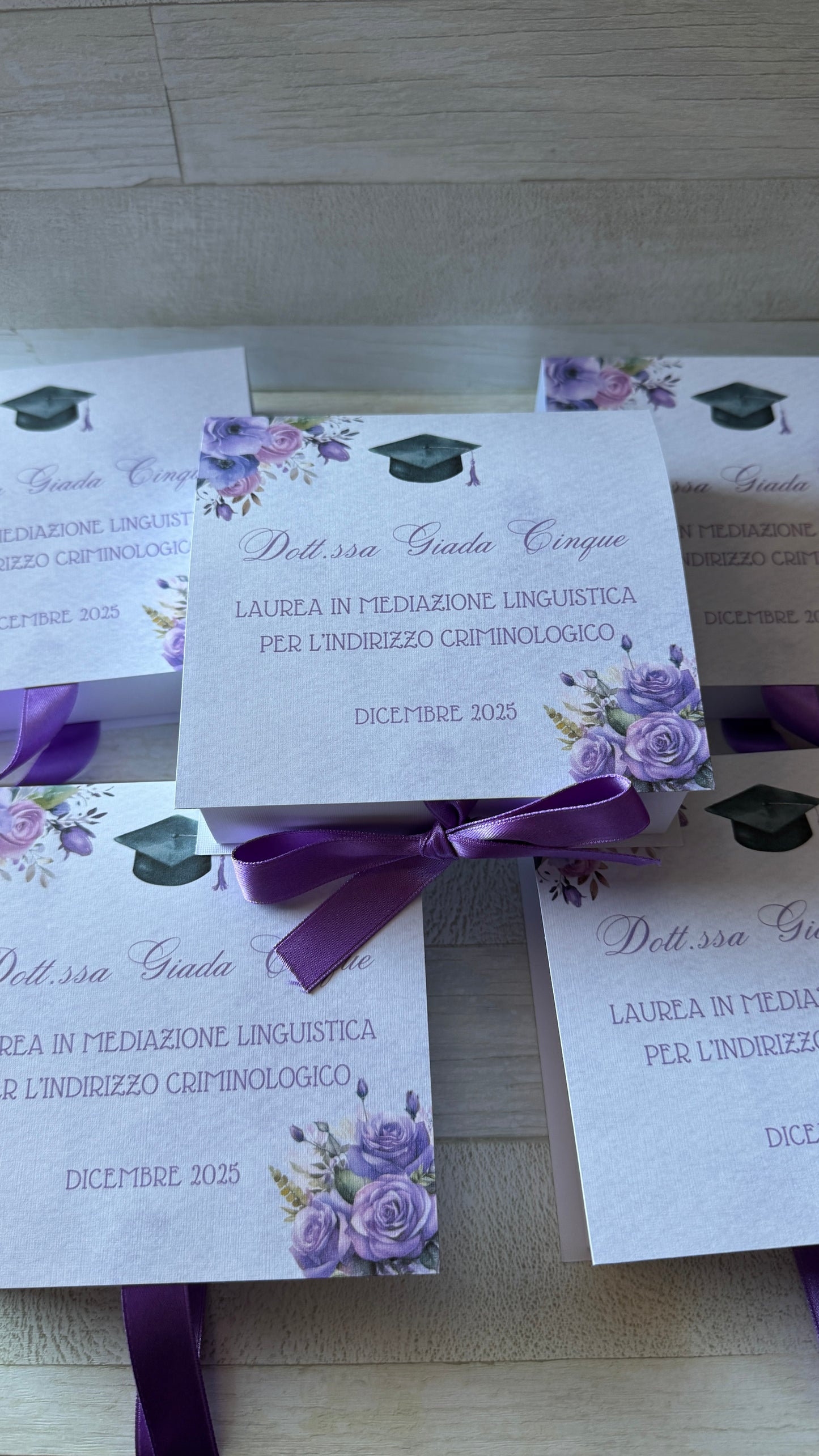 Porta Confetti Laurea – Cofanetto a Libro Degustazione Personalizzabile con Scomparti