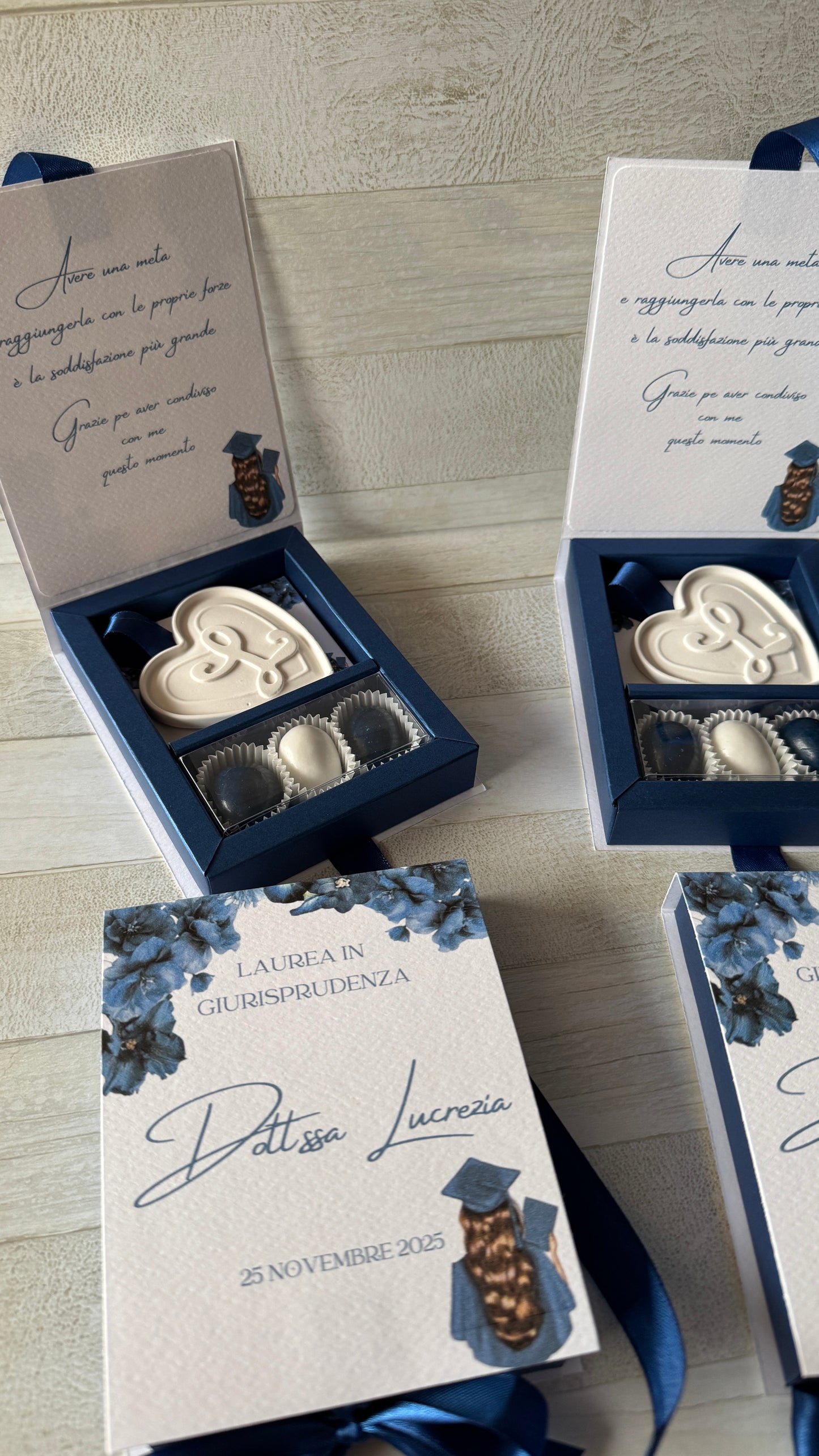 Bomboniera Laurea con Cuore in Gesso Profumato - Cofanetto a Libro Alto