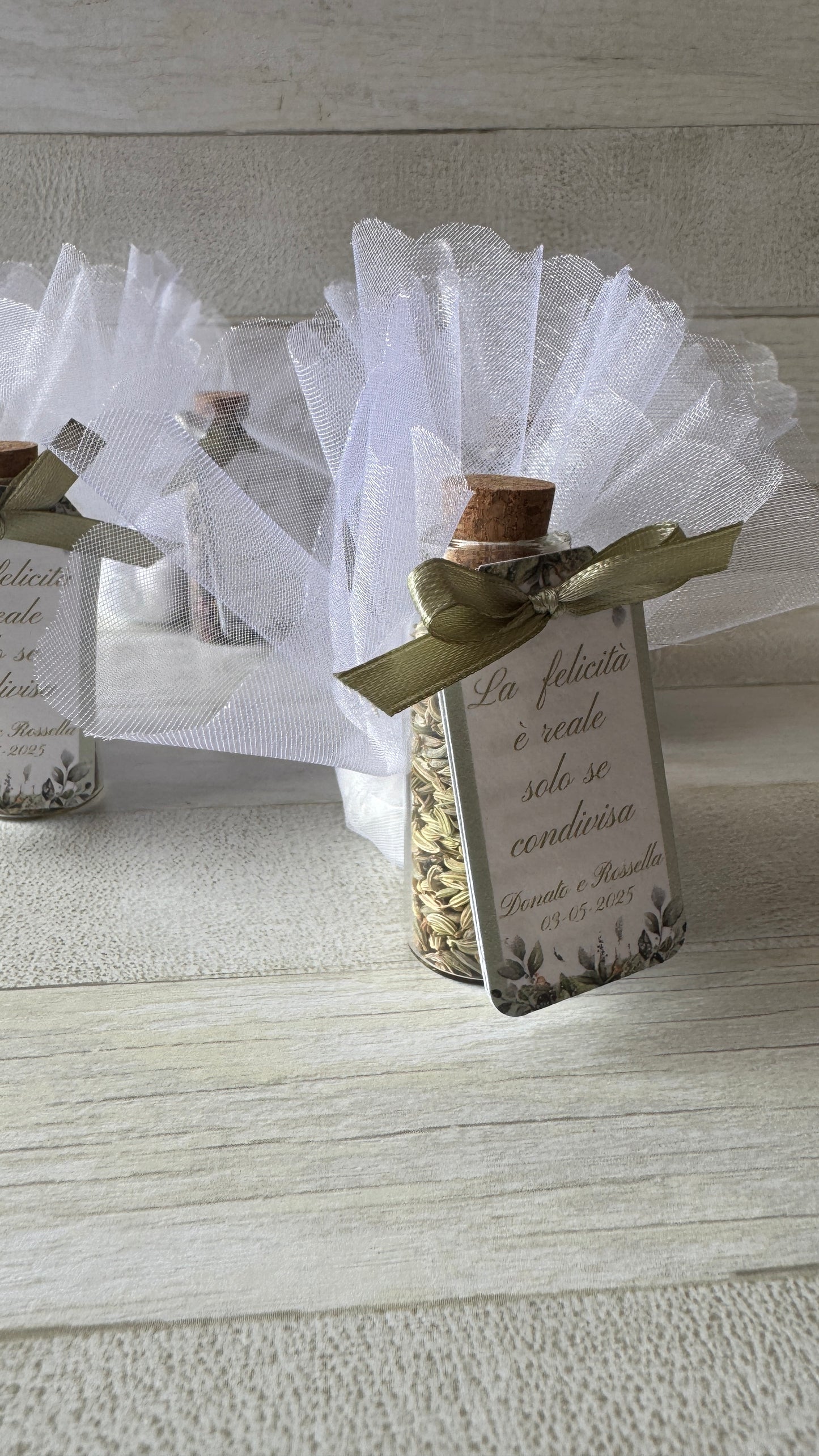 Segnaposto con spezie e confetti in provetta personalizzata