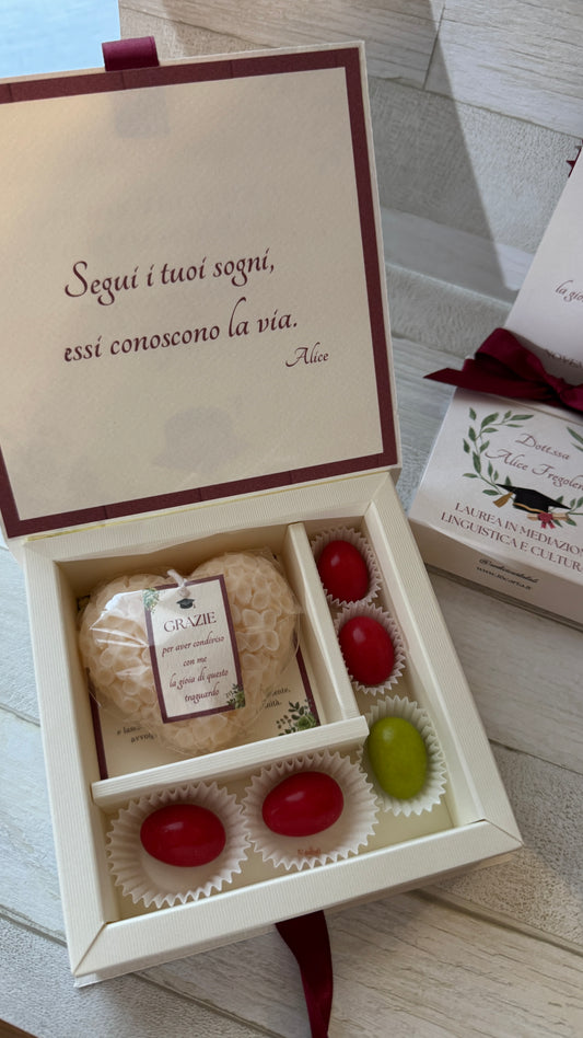 Bomboniera Laurea – Cofanetto a Libro con Cuore Fiorato Profumato in Cera di Soia