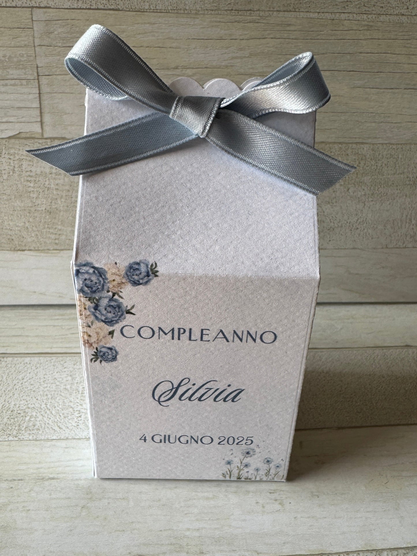 Bomboniera Compleanno con Vasetto di Miele 120 g – "Milk Box"