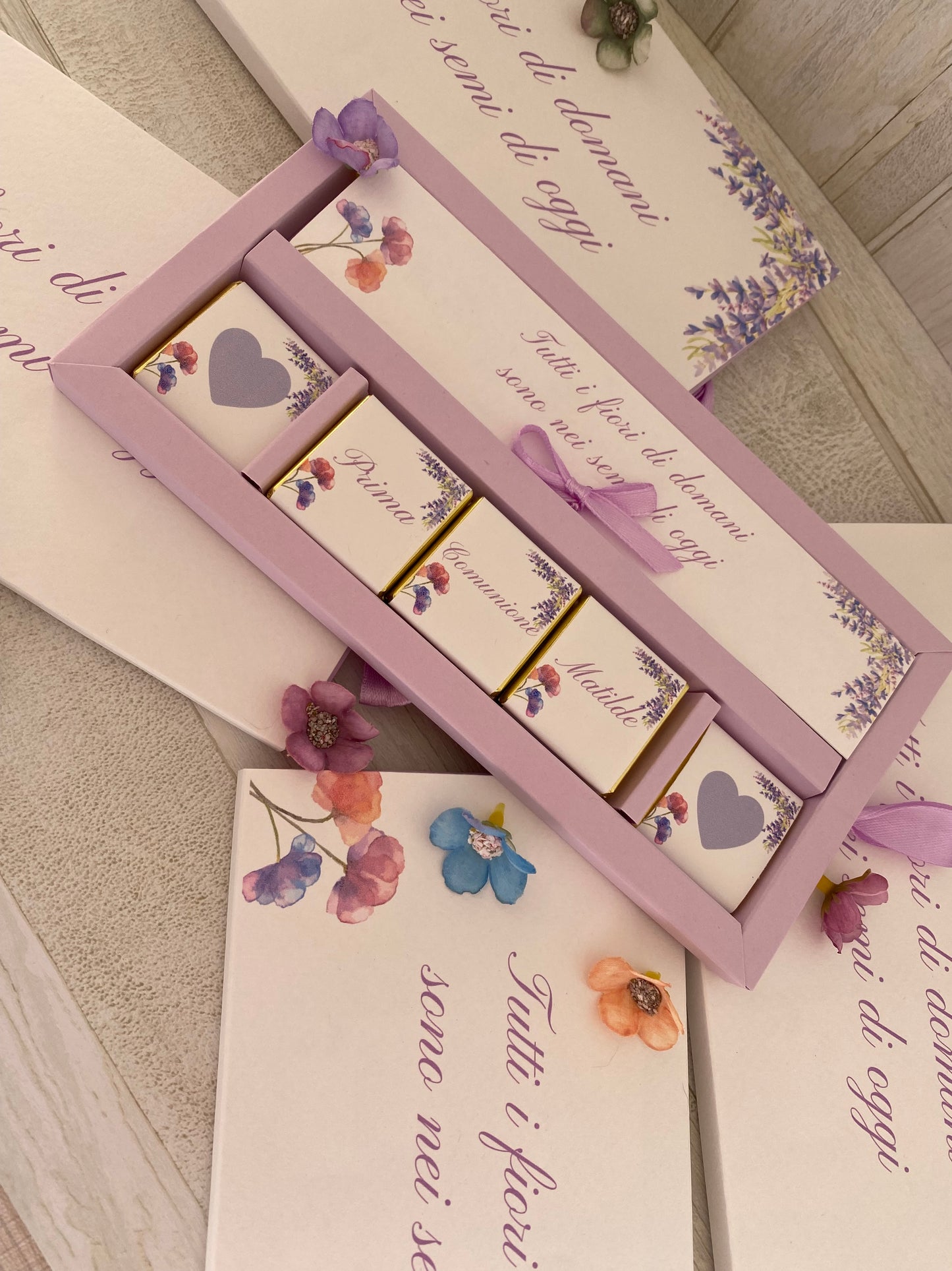 Cofanetto regalo Comunione-Cresima con cioccolatini personalizzati e matita seminabile