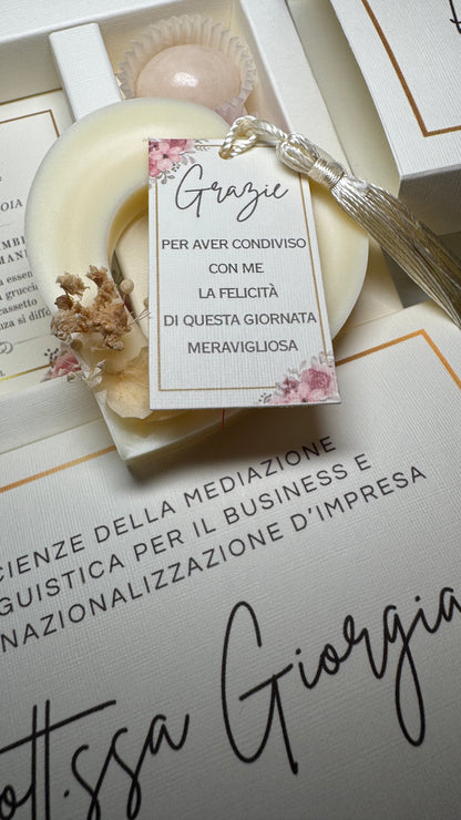 Cofanetto personalizzato Laurea con profumatore in cera di soia e confetti