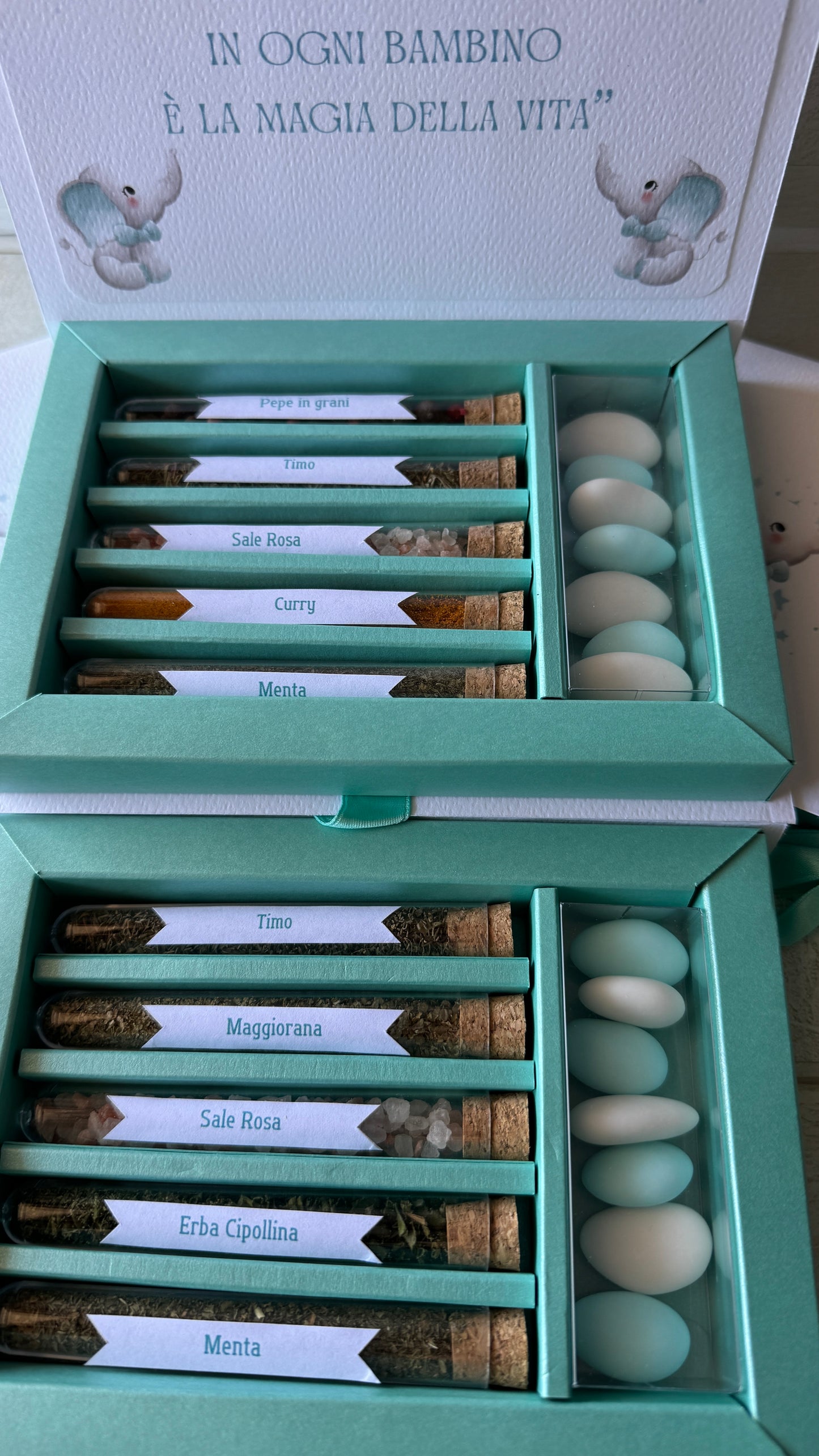 Bomboniera Comunione e Cresima – Cofanetto a Libro con Set di 5 Spezie