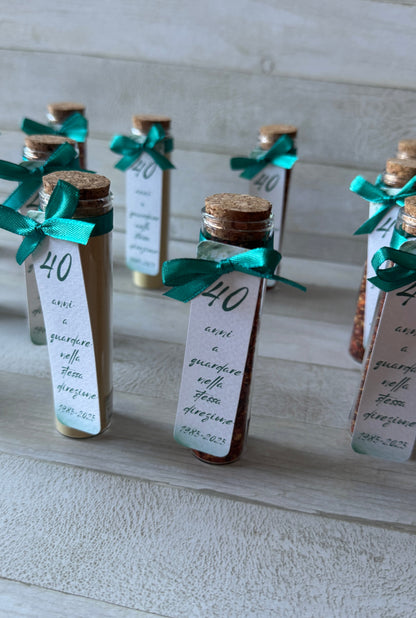 Segnaposto Anniversario Nozze – Provetta in Vetro con Spezie & Sale Personalizzata