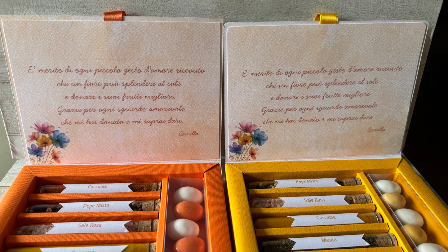 Bomboniera Battesimo – Cofanetto a Libro con Set di 5 Spezie