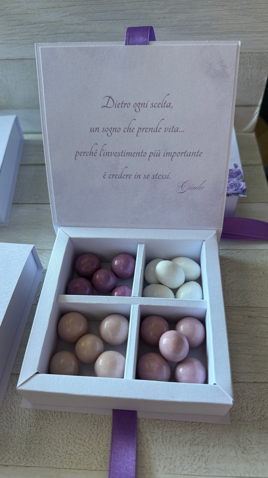 Porta Confetti Laurea – Cofanetto a Libro Degustazione Personalizzabile con Scomparti