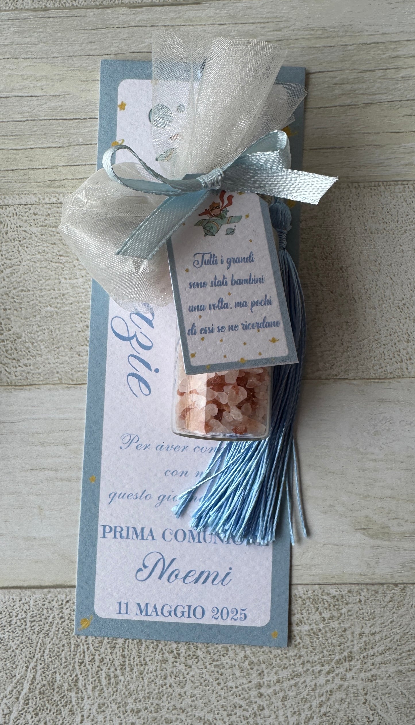 Segnalibro con spezie in provetta e confetti