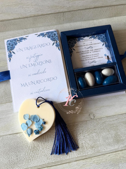 Bomboniera Laurea in confezione a Libro con Tart cera Profumata