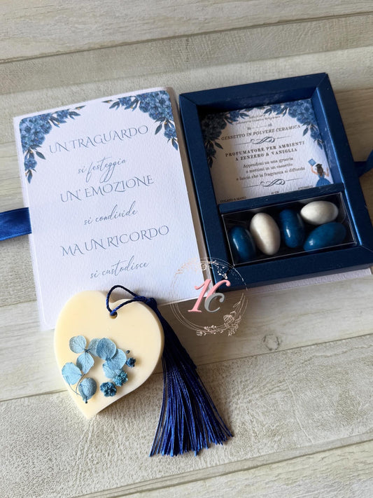 Bomboniera Laurea in confezione a Libro con Tart cera Profumata