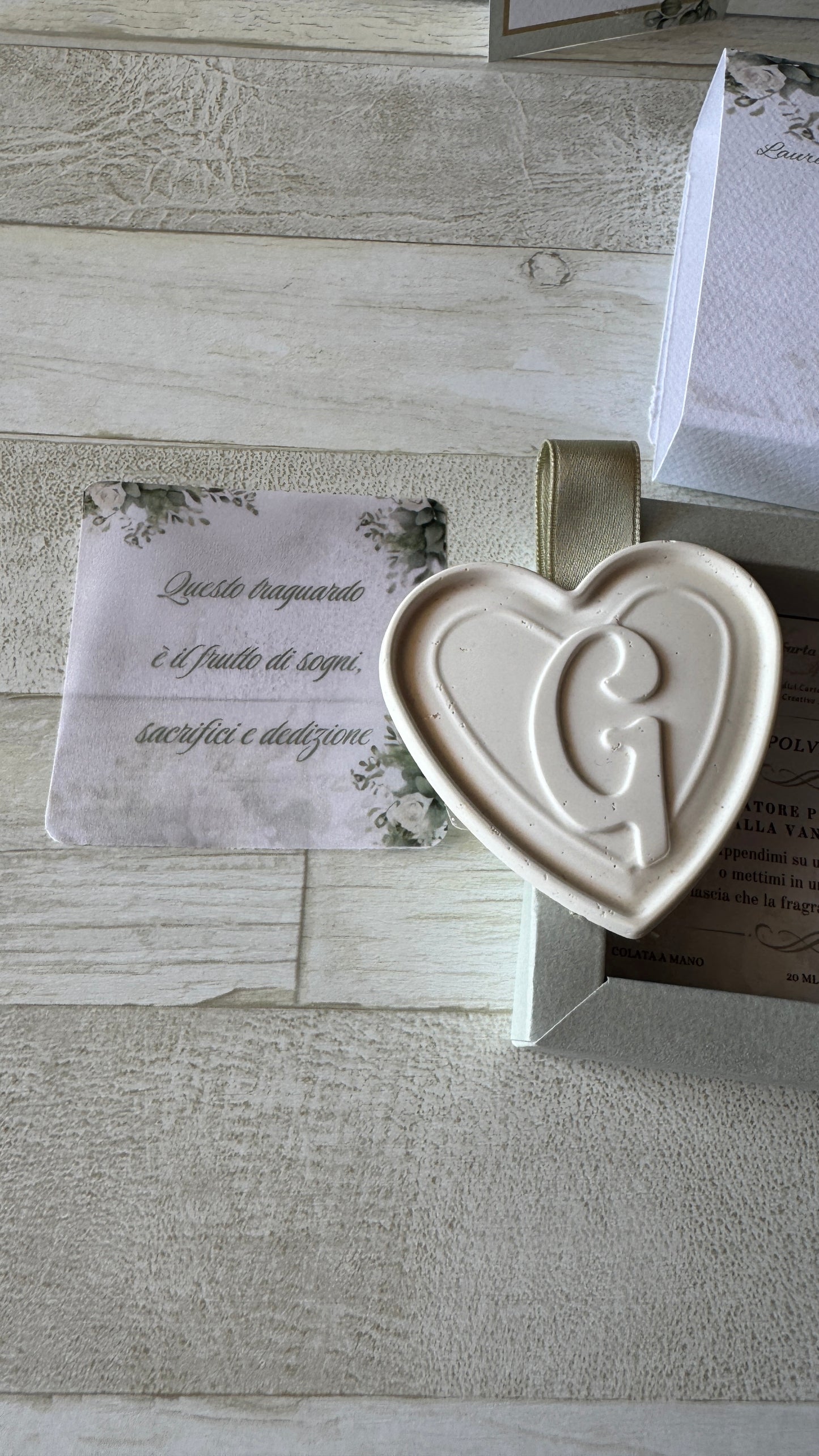 Bomboniera Laurea con Cuore in Gesso Profumato - Cofanetto a Scorrimento