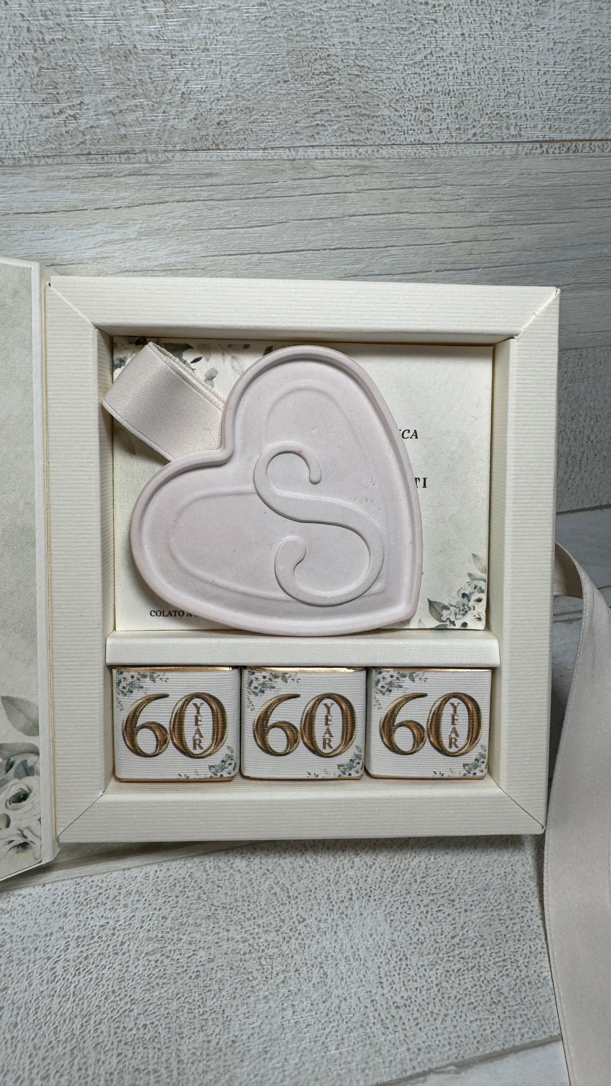 Bomboniera Compleanno con Cuore in Gesso Profumato e Cioccolatini - Cofanetto a Libro